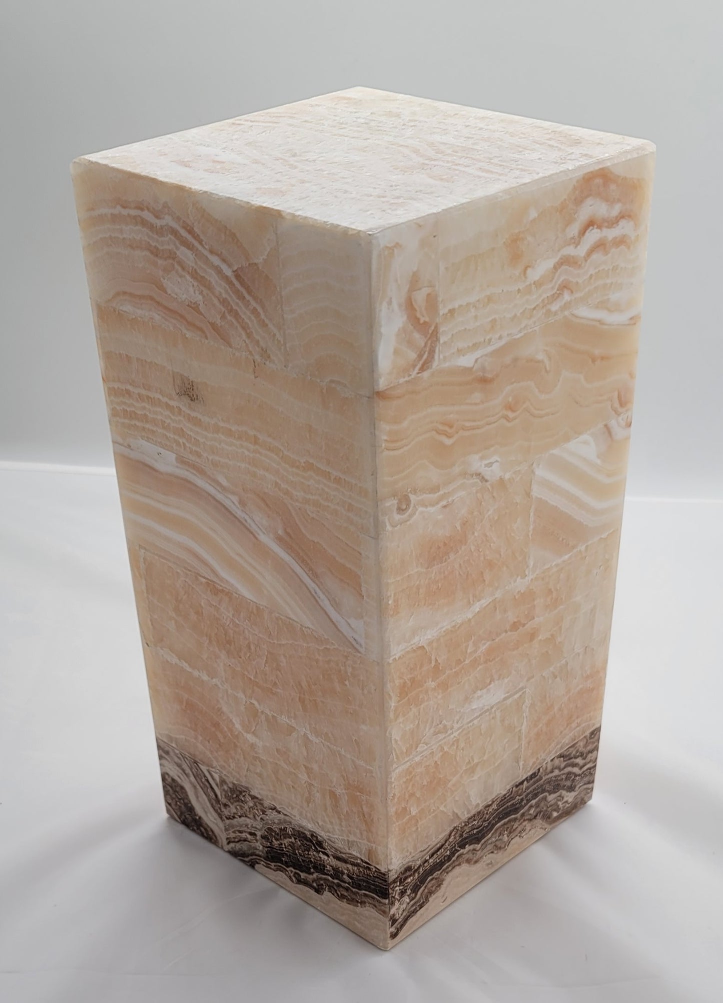 Beige/Black Closed Decorative Onyx lamp