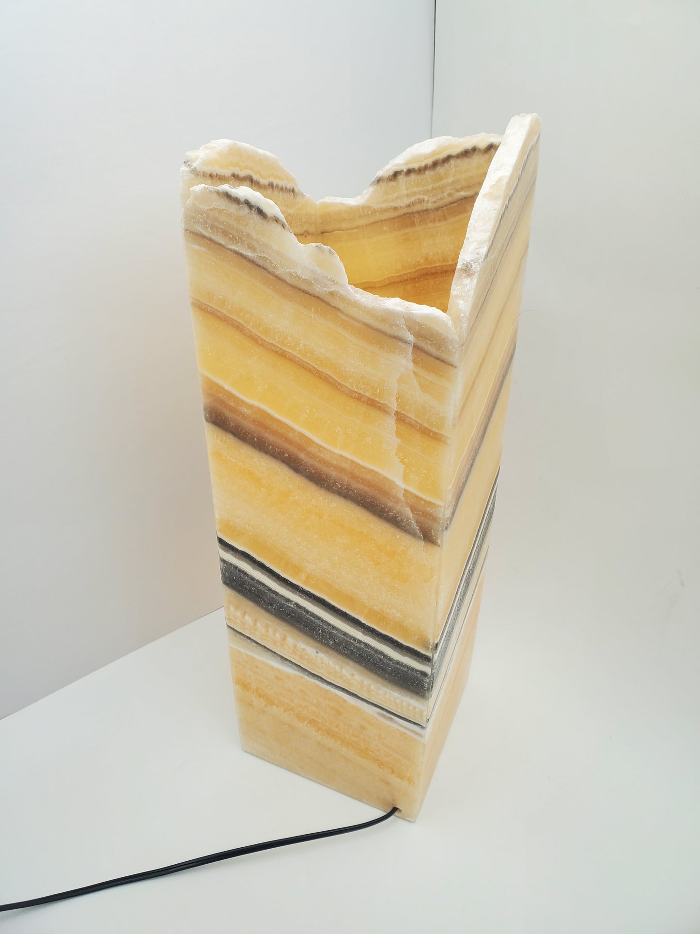 Jagged Boxelder Onyx Lamp