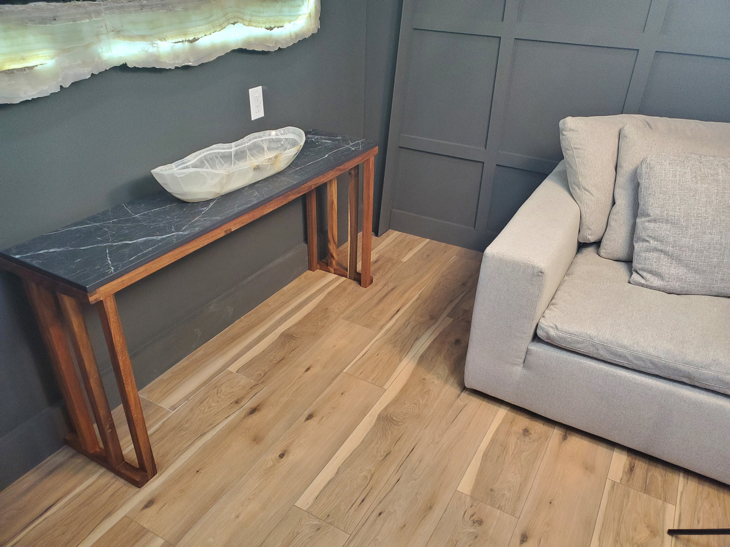 White & Beige Onyx Canoe Centerpiece