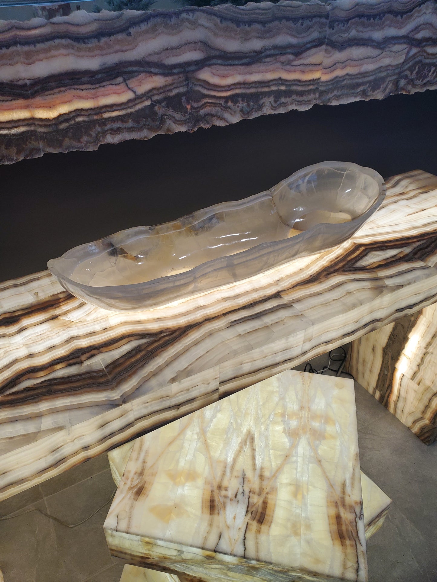 White & Beige Onyx Canoe Centerpiece