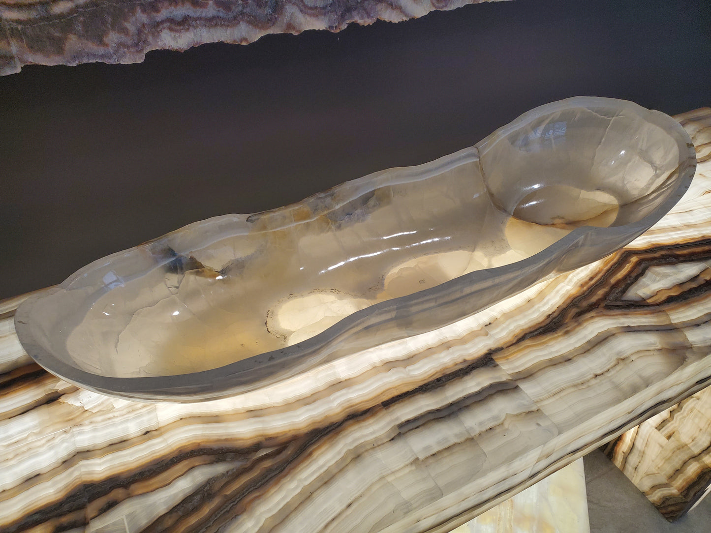 White & Beige Onyx Canoe Centerpiece