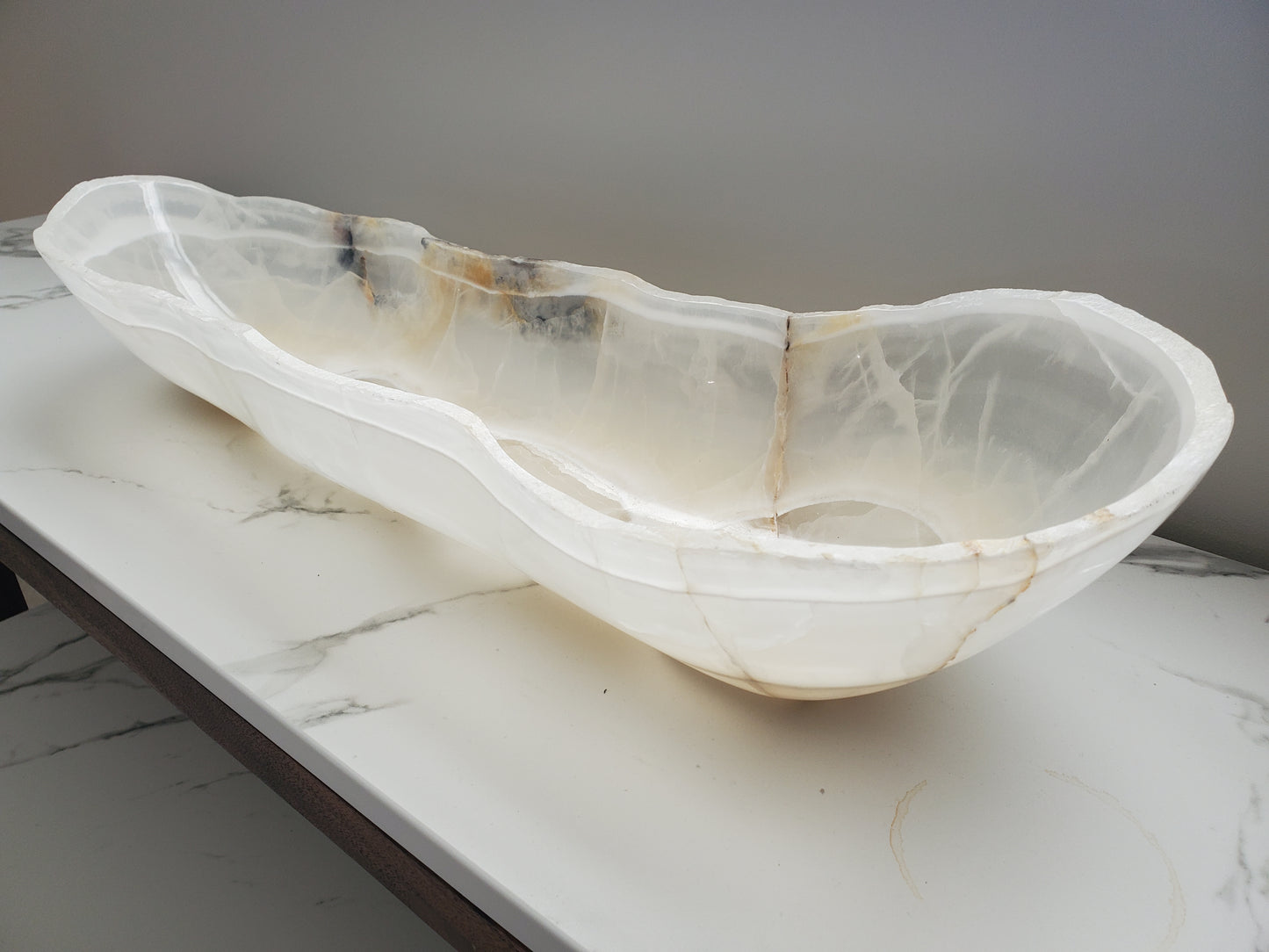 White & Beige Onyx Canoe Centerpiece