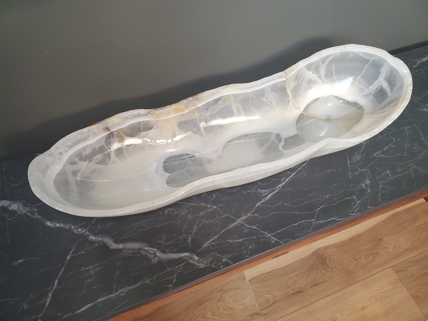 White & Beige Onyx Canoe Centerpiece