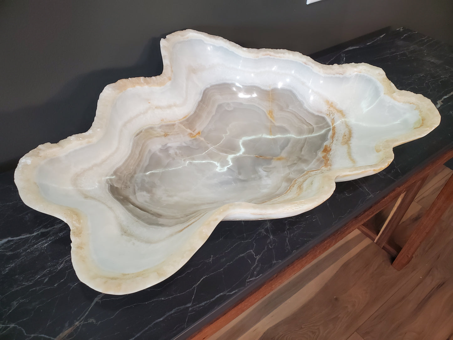 White & Beige Onyx Centerpiece