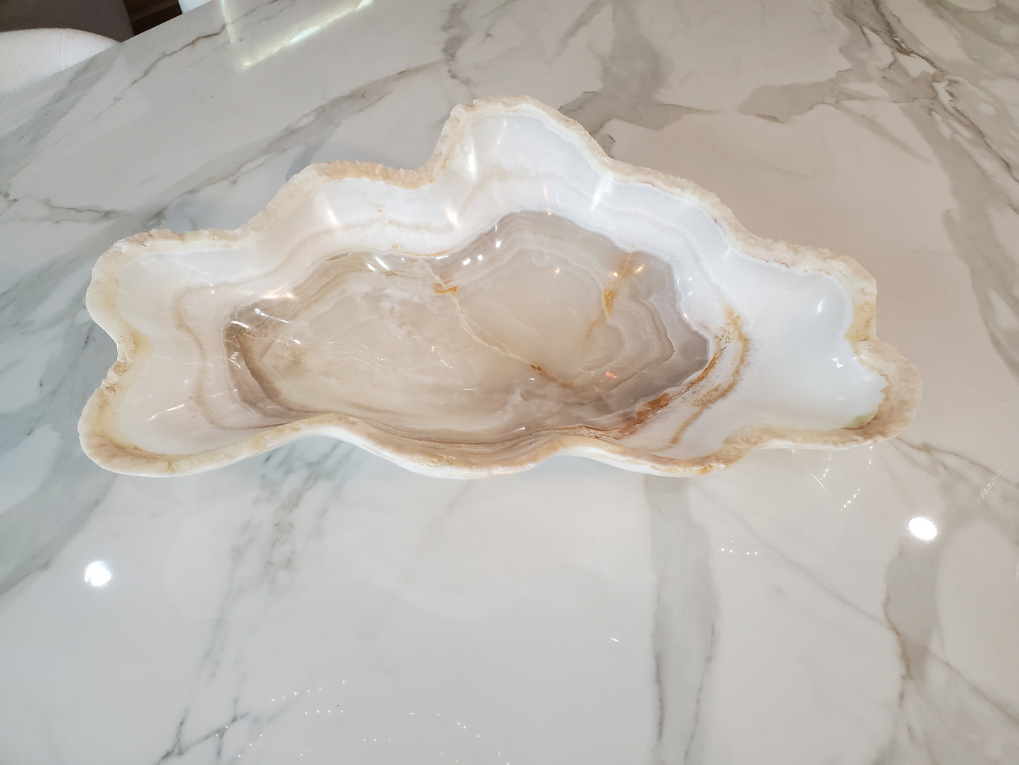 White & Beige Onyx Centerpiece