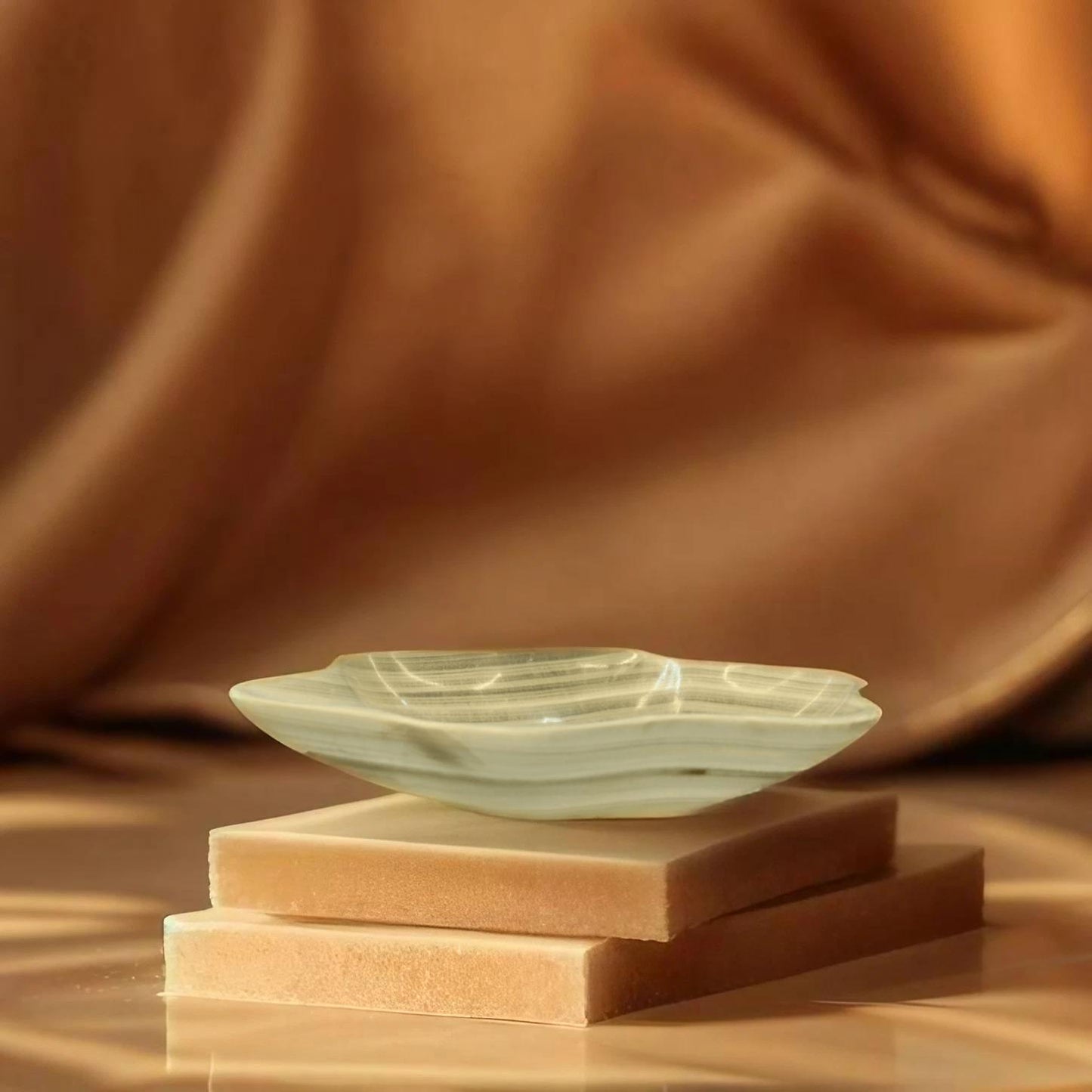 White Cirrus Onyx Centerpiece