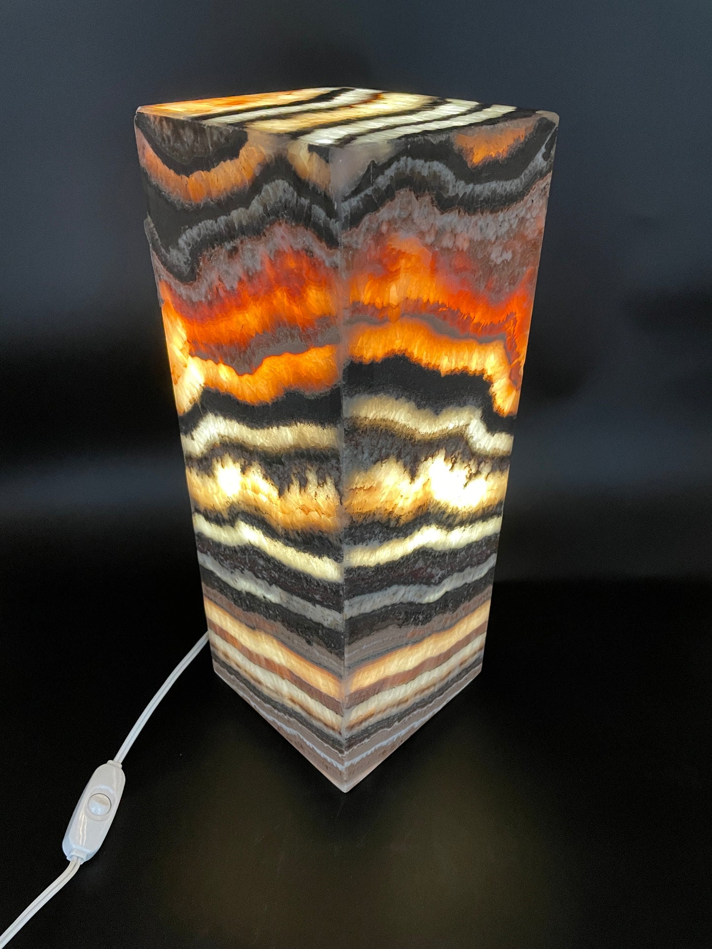 Black/Red Closed Decorative Onyx Lamp