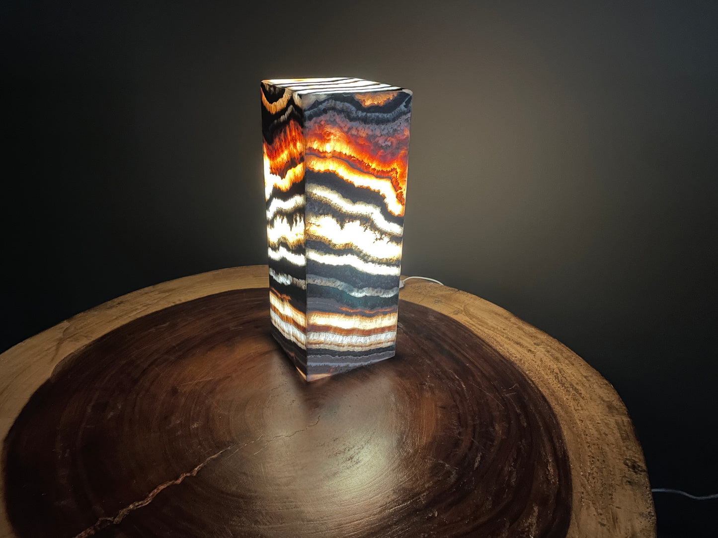 Black/Red Closed Decorative Onyx Lamp