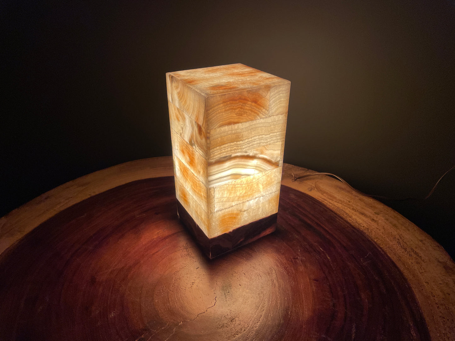 Beige/Black Closed Decorative Onyx lamp