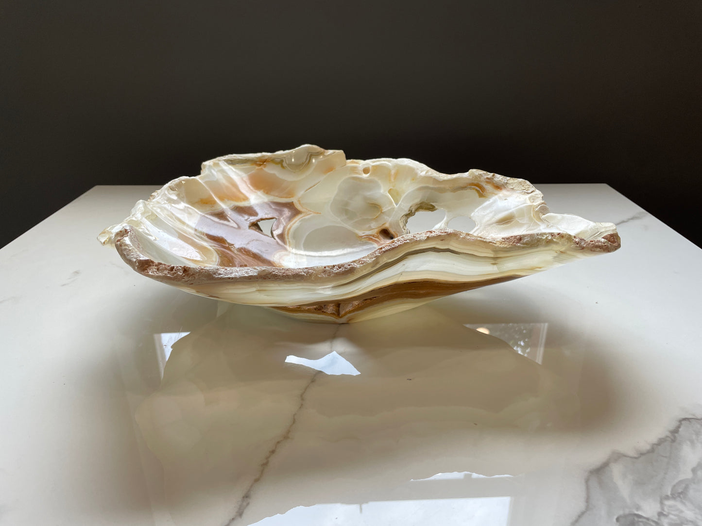 White/Brown Medium Onyx centerpiece
