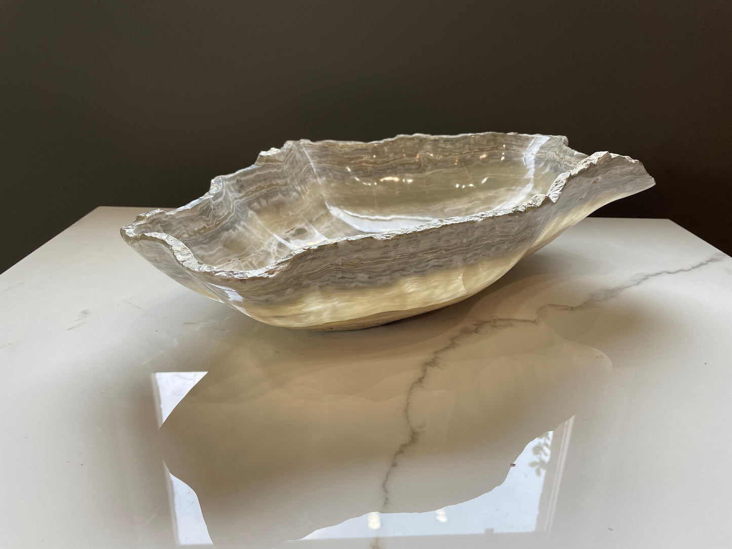 Light Gray Medium Onyx Centerpiece