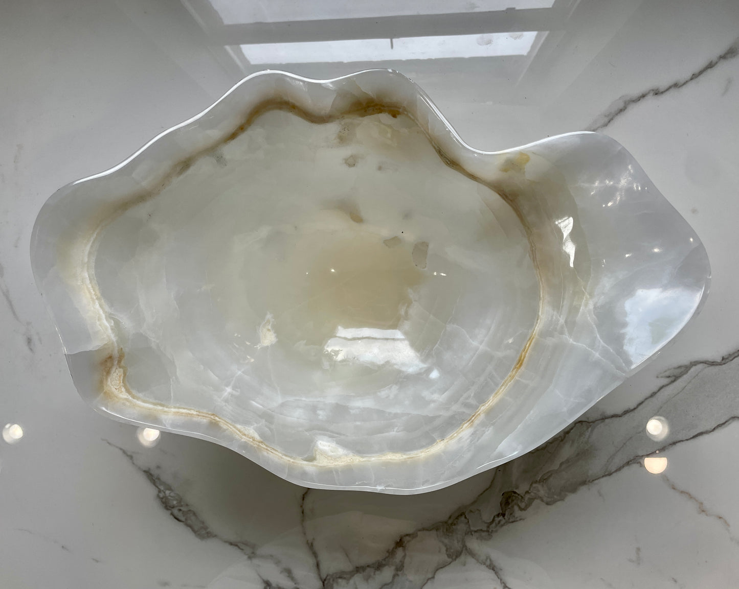 White Medium Onyx Centerpiece