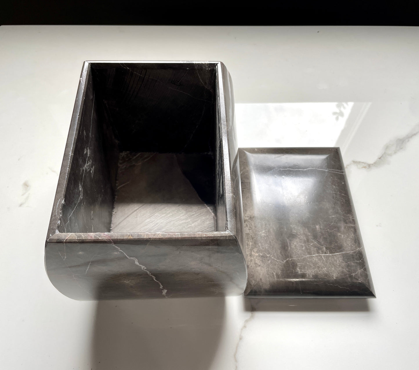 Dark Gray Medium Onyx Ash Container