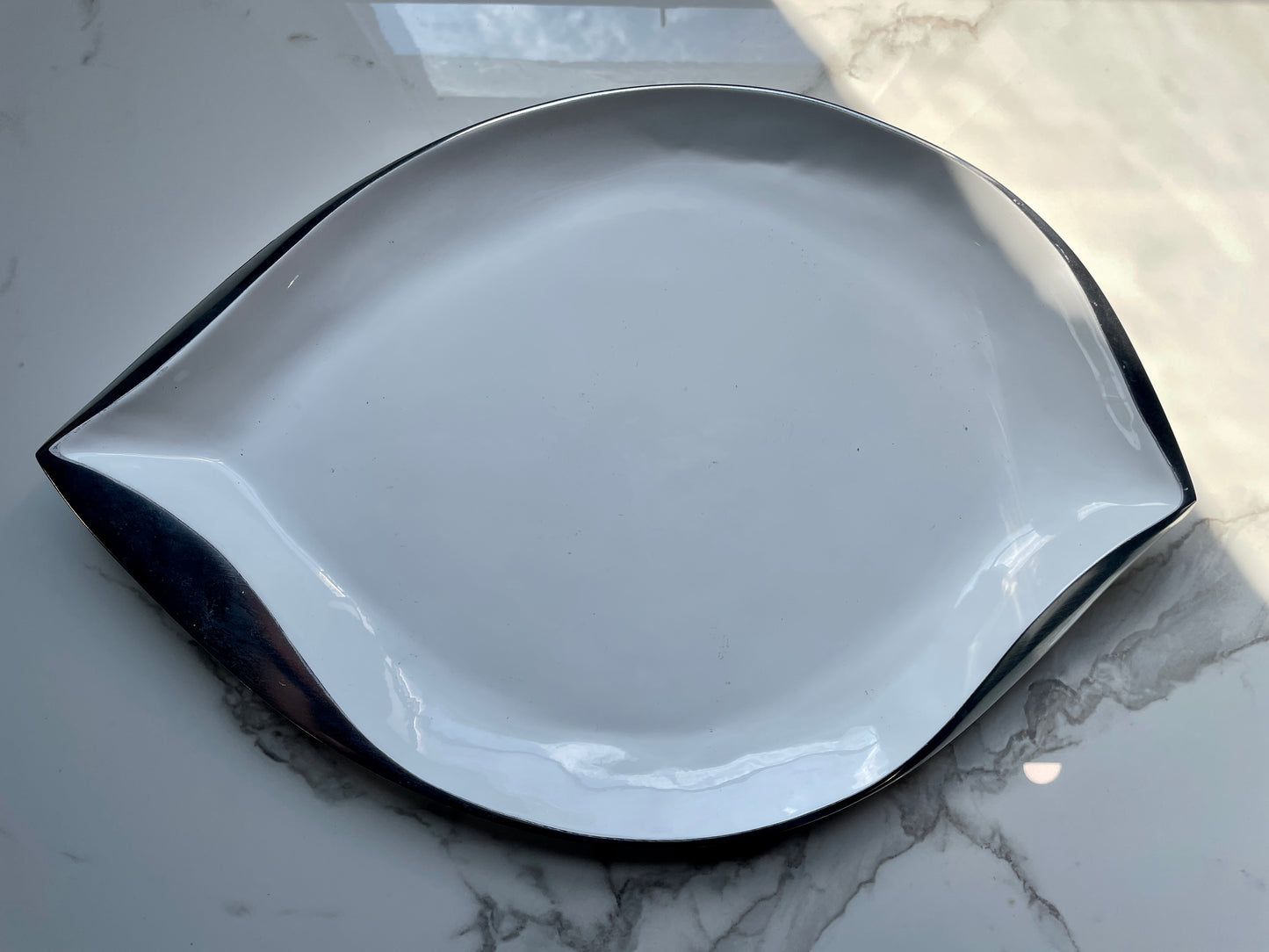 White 2pc Leaf Pewter Tray Set