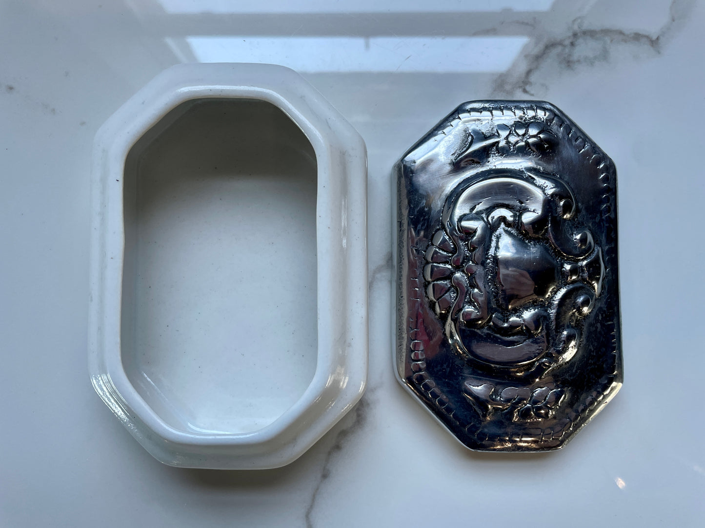 Silver and White 2pc Jewelry Pewter Holder Set
