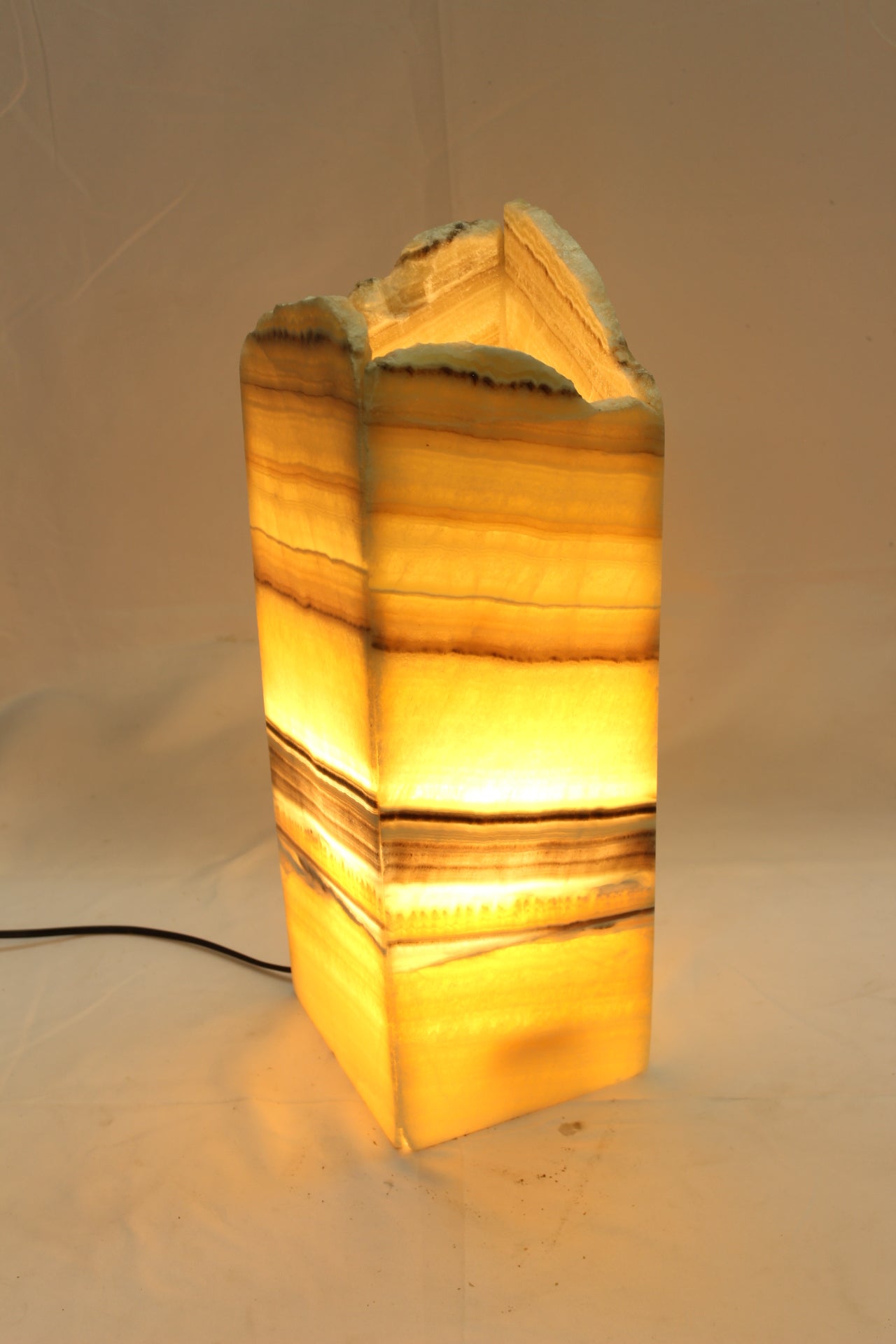 Jagged Boxelder Onyx Lamp