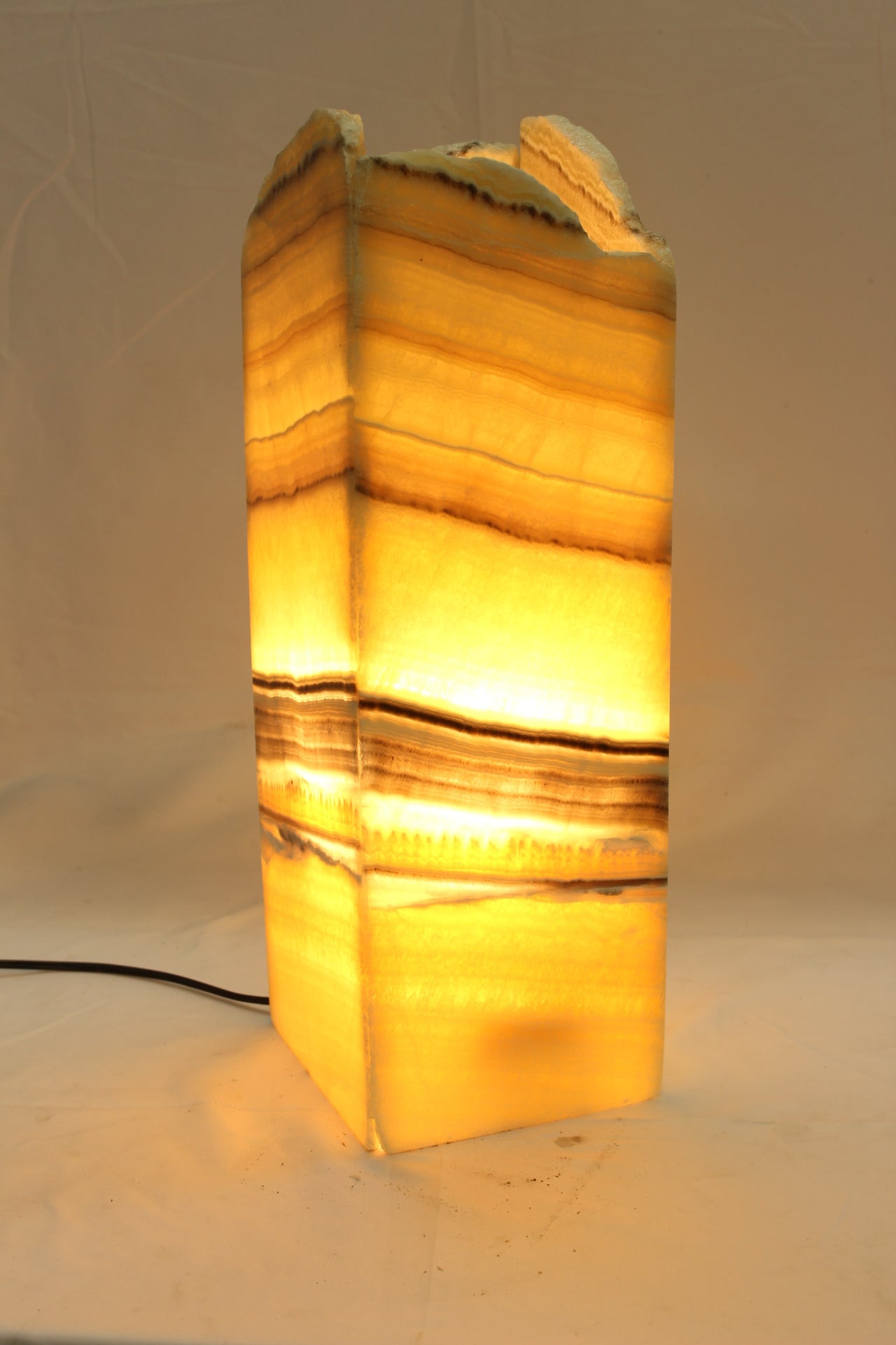 Jagged Boxelder Onyx Lamp