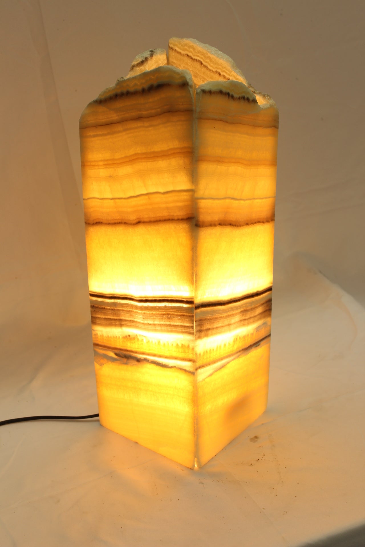Jagged Boxelder Onyx Lamp
