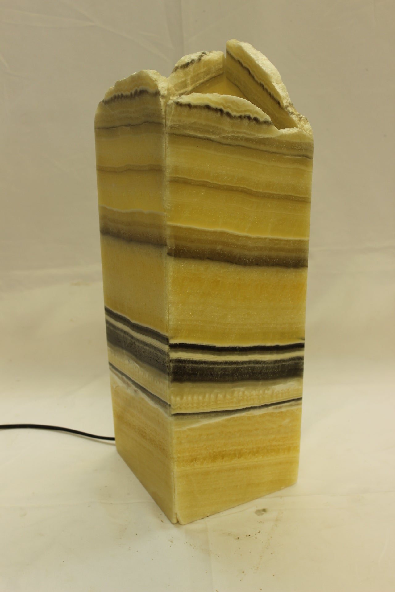 Jagged Boxelder Onyx Lamp