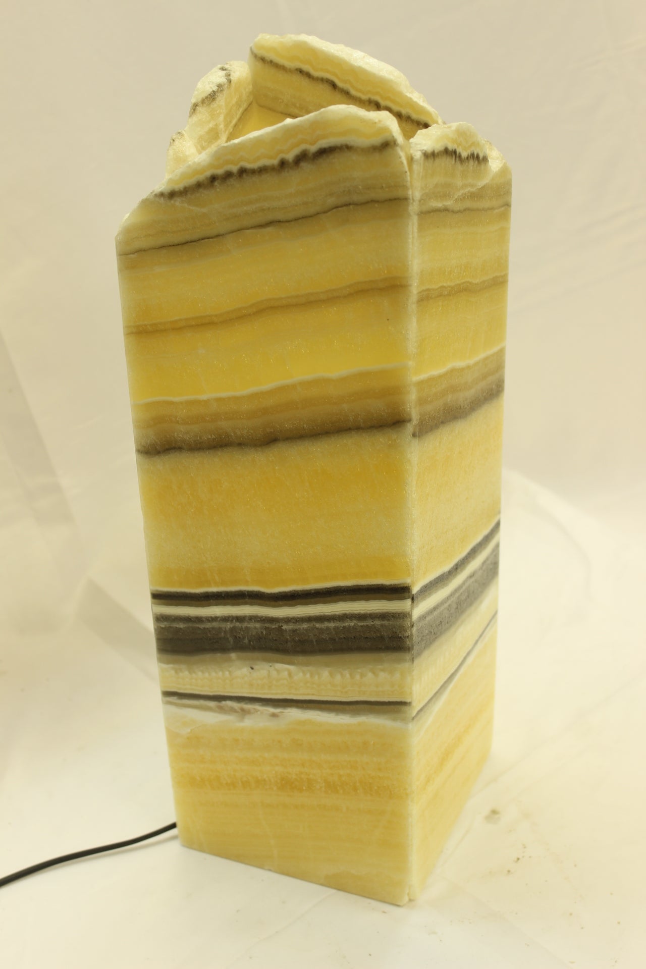 Jagged Boxelder Onyx Lamp