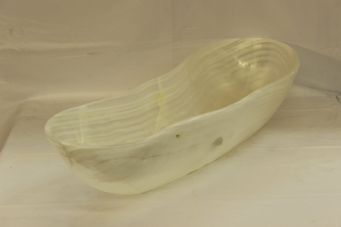 White Celes Onyx Centerpiece