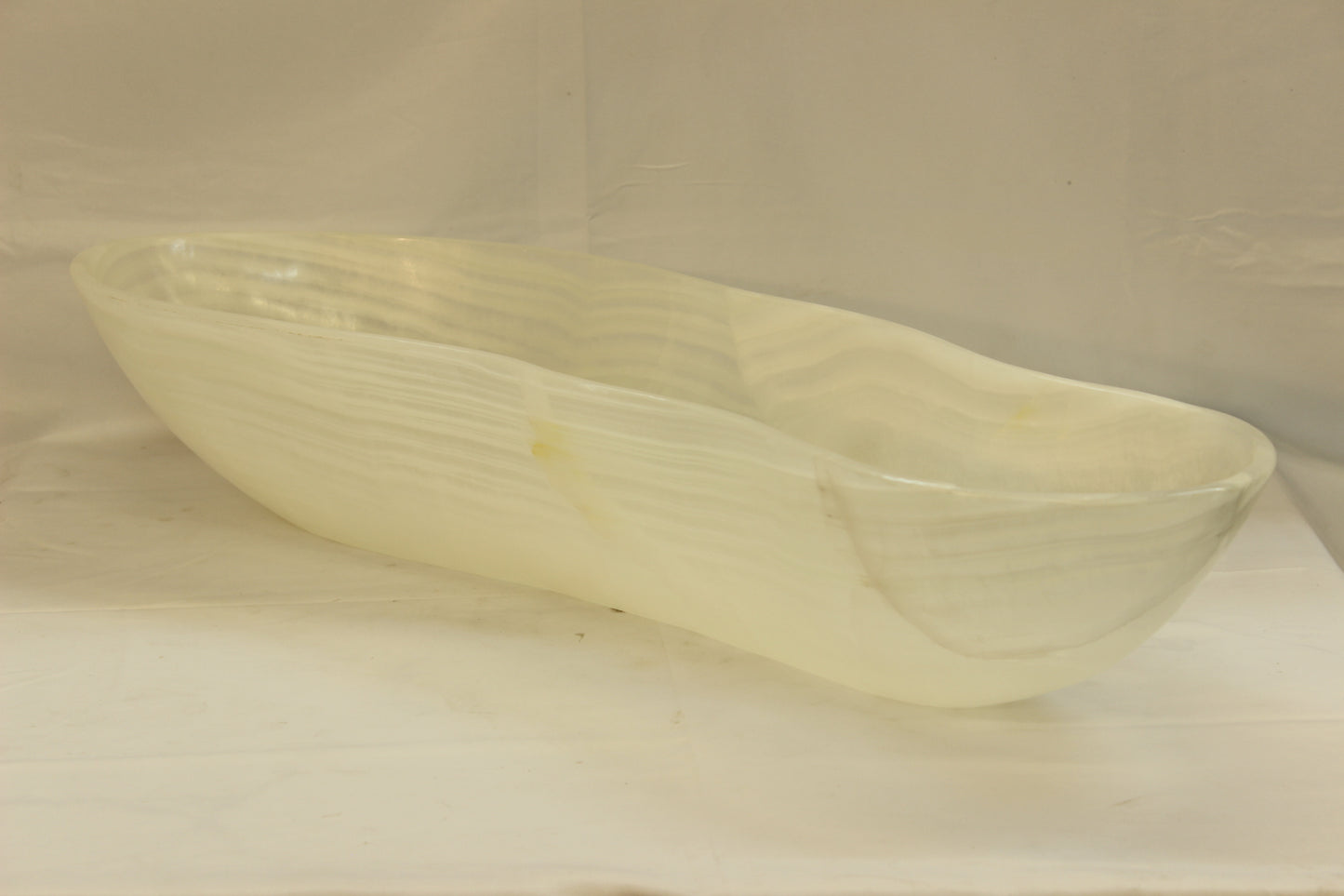White Celes Onyx Centerpiece