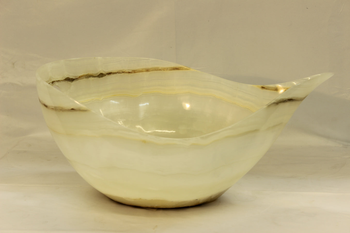 White & Beige Veined Onyx Centerpiece