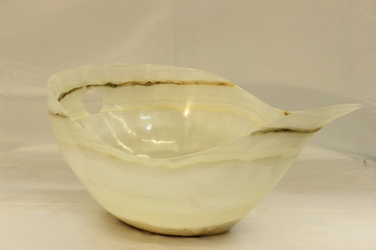 White & Beige Veined Onyx Centerpiece