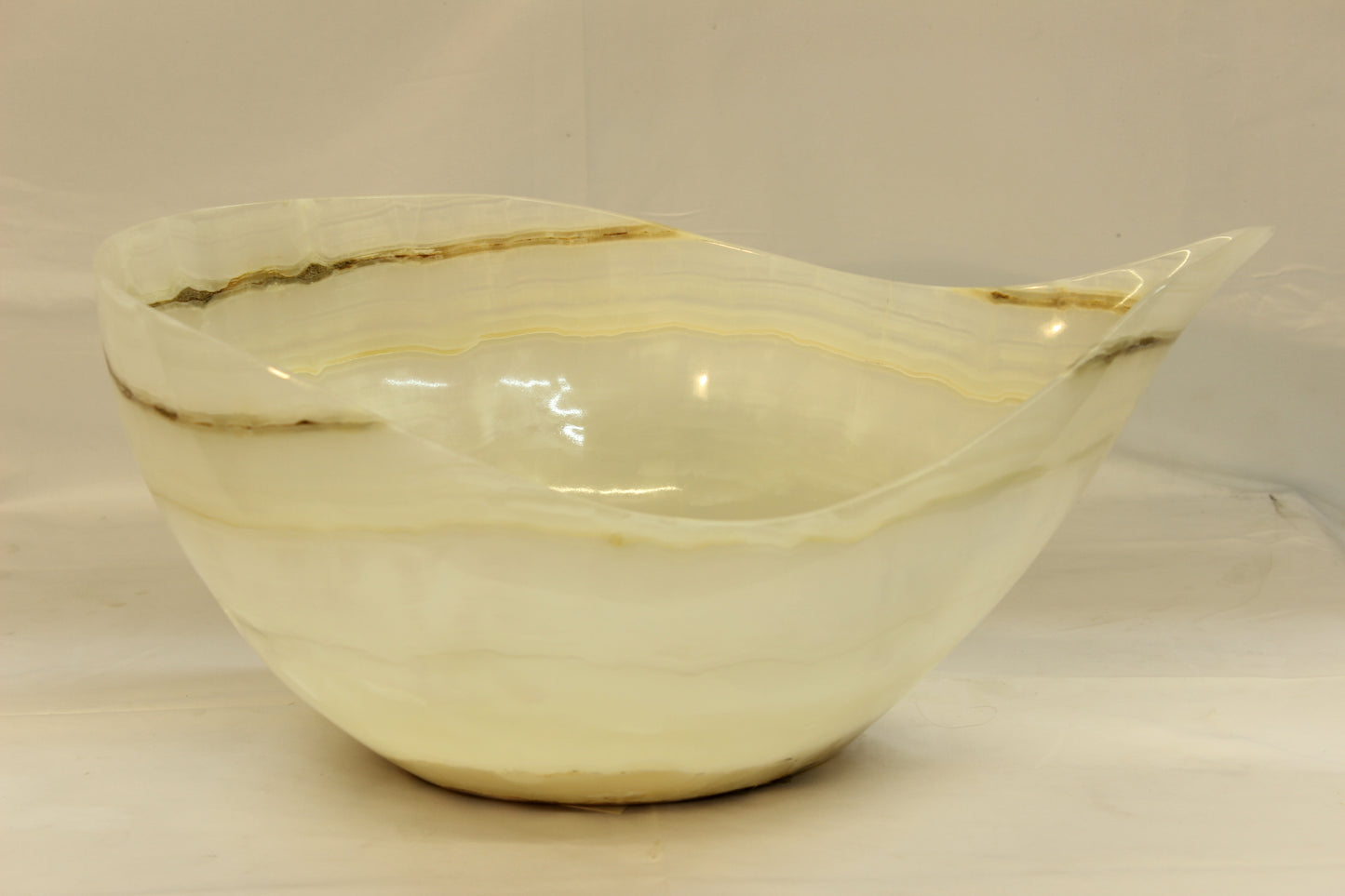 White & Beige Veined Onyx Centerpiece