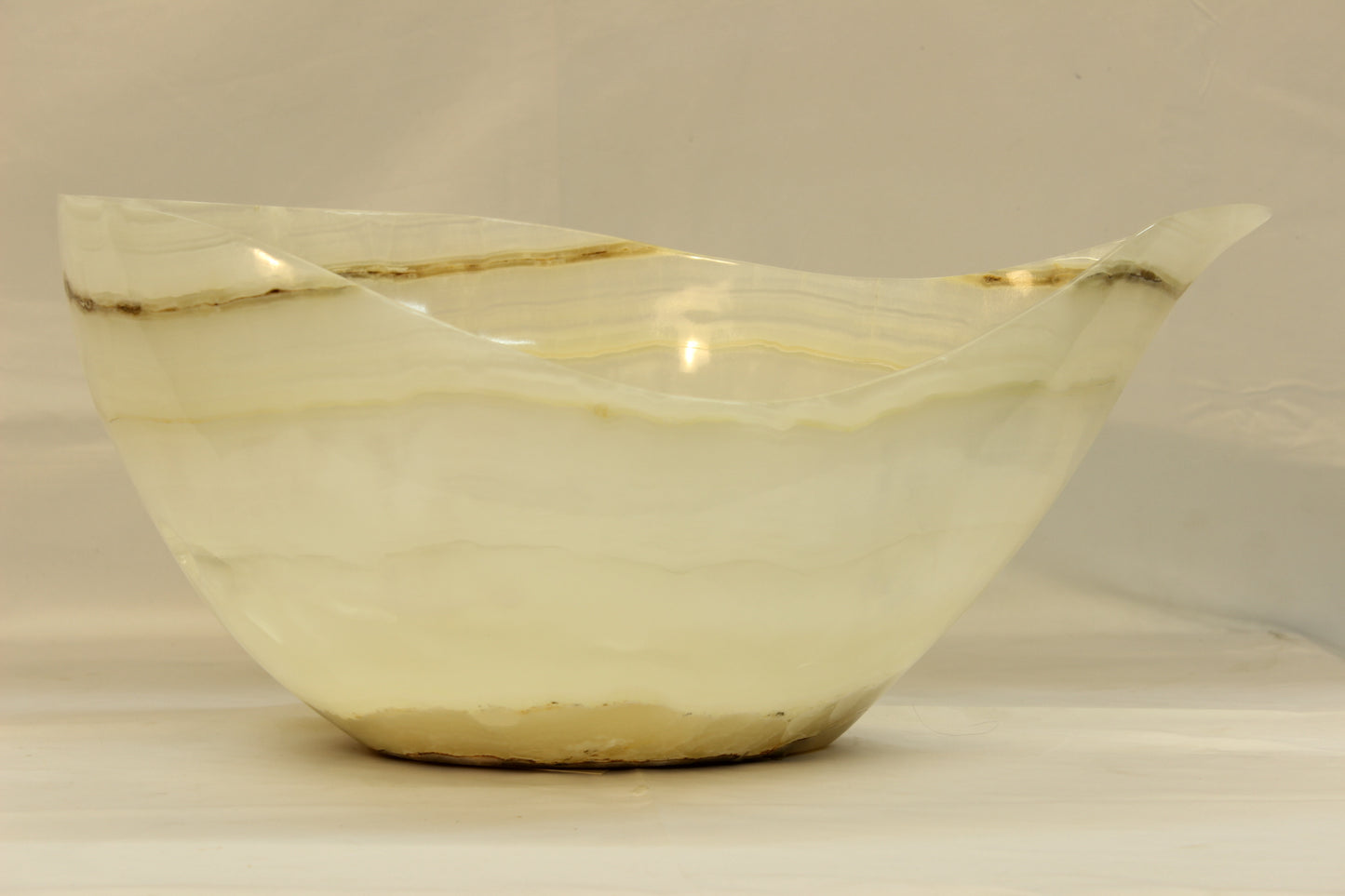 White & Beige Veined Onyx Centerpiece