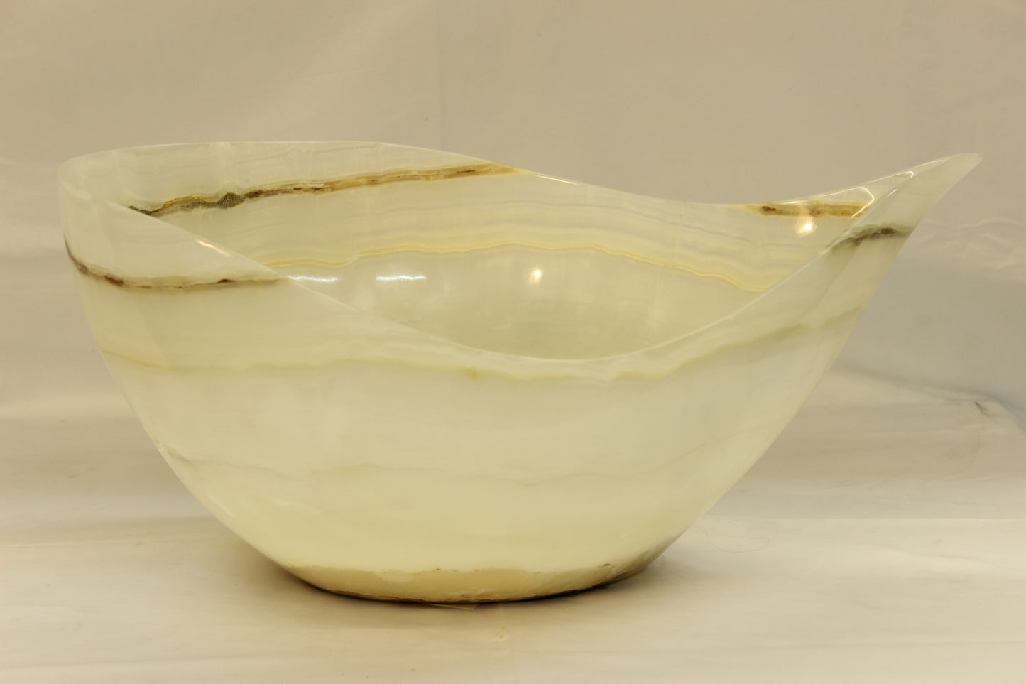 White & Beige Veined Onyx Centerpiece