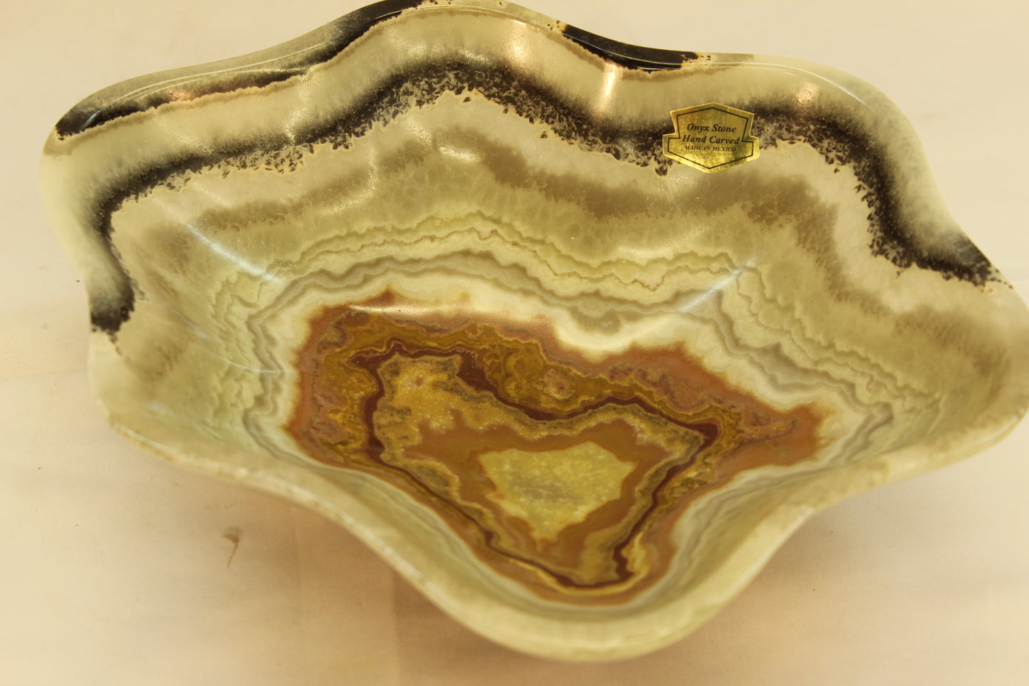 Beige Wavy Onyx Centerpiece