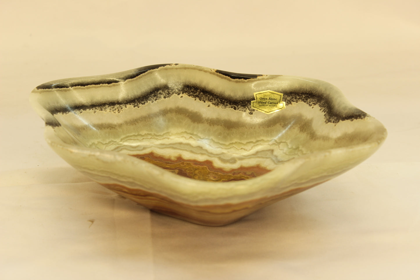 Beige Wavy Onyx Centerpiece