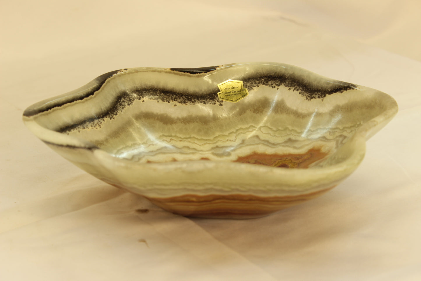 Beige Wavy Onyx Centerpiece