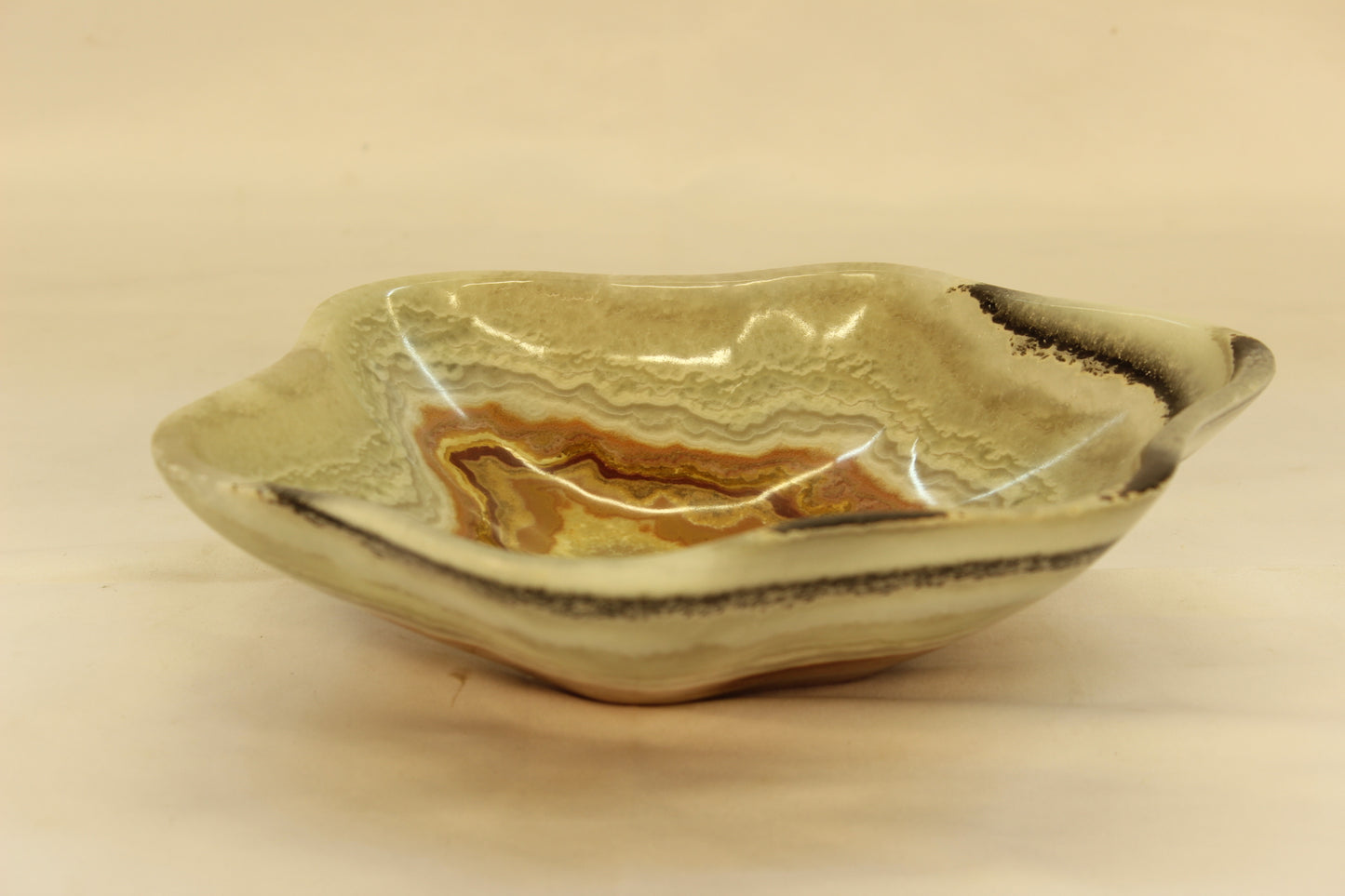 Beige Wavy Onyx Centerpiece