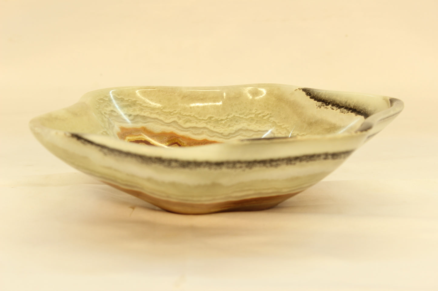 Beige Wavy Onyx Centerpiece