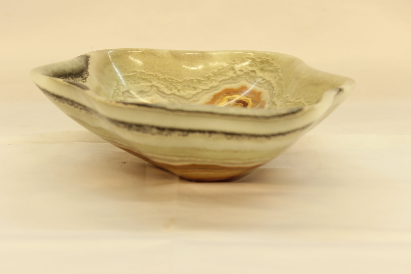 Beige Wavy Onyx Centerpiece