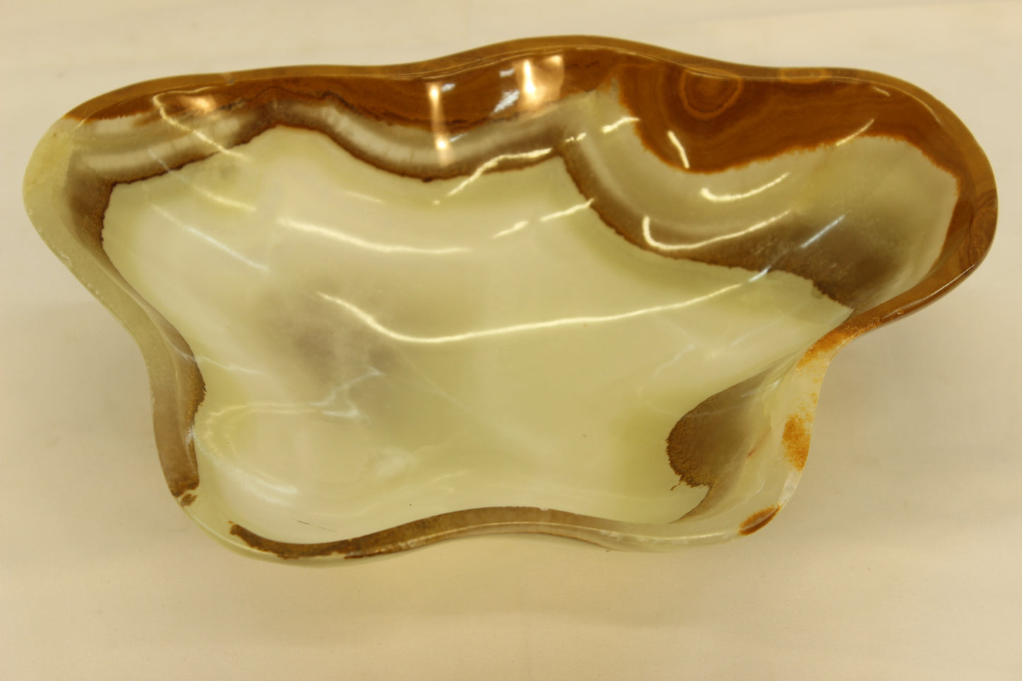 Beige Boundary Onyx Centerpiece