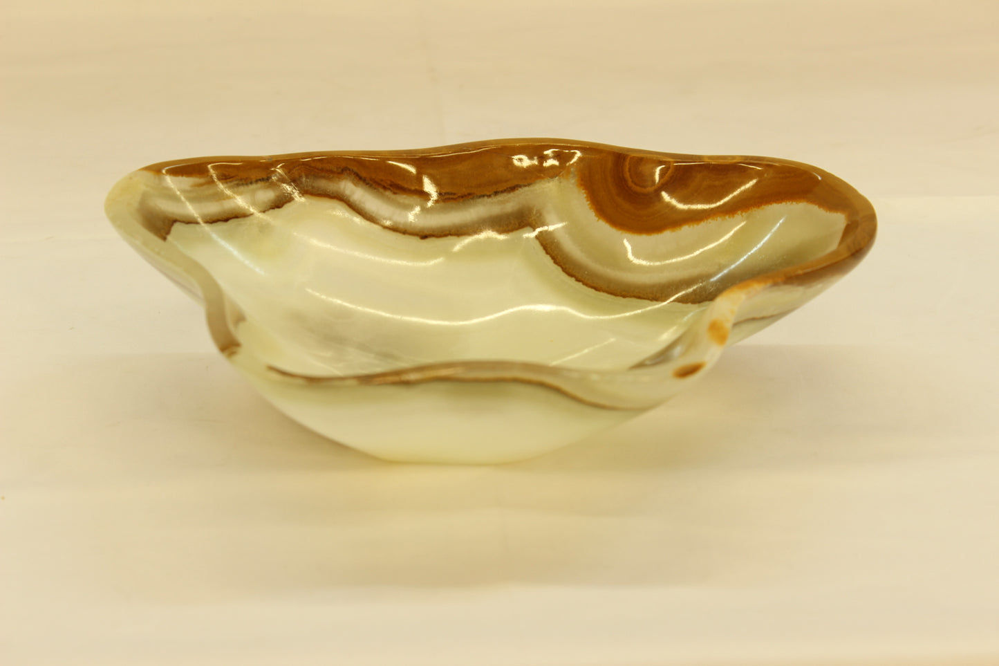 Beige Boundary Onyx Centerpiece