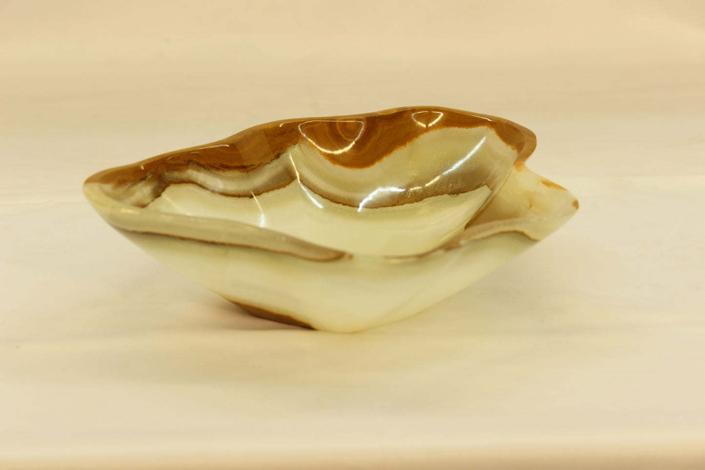 Beige Boundary Onyx Centerpiece