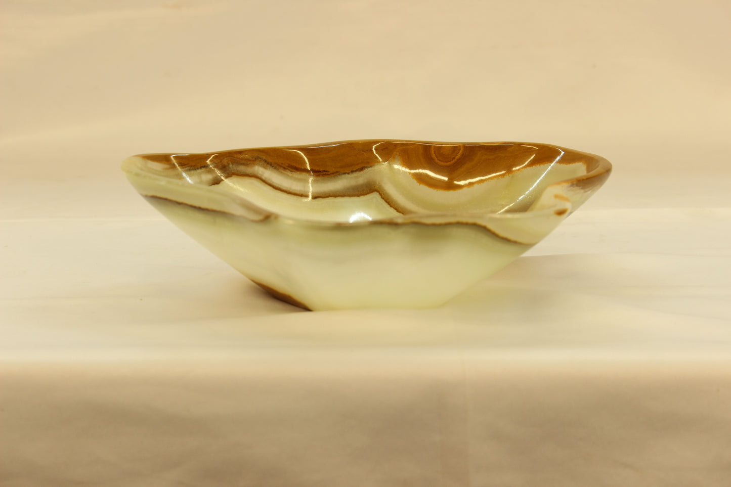 Beige Boundary Onyx Centerpiece