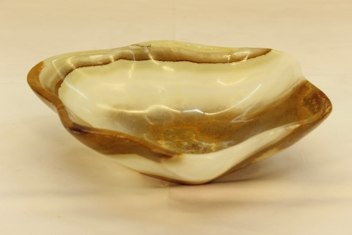 Beige Deimos Onyx Centerpiece