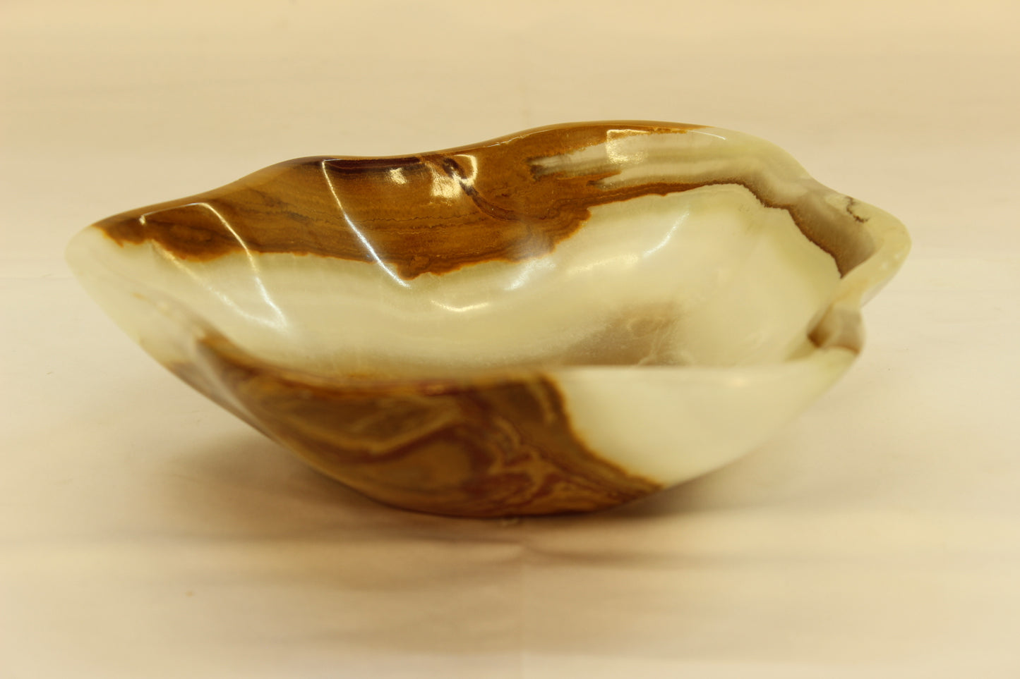 Beige Deimos Onyx Centerpiece