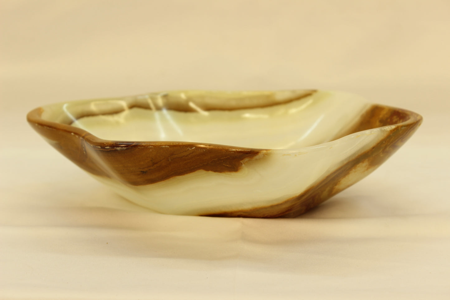 Beige Deimos Onyx Centerpiece