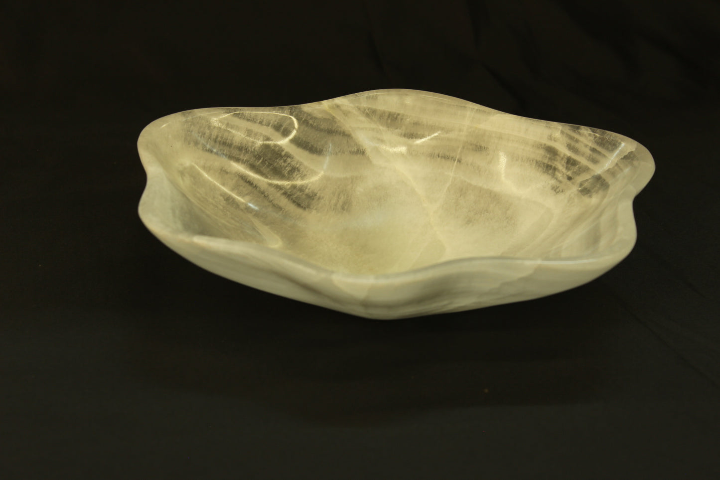 White Stratus Onyx Small Centerpiece