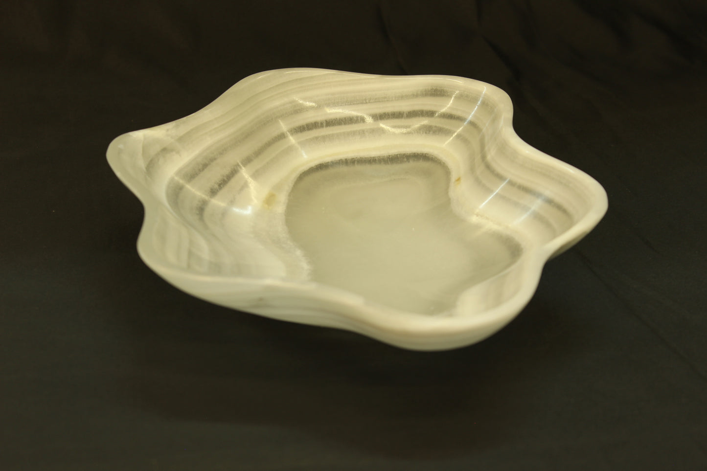 White Cirrus Onyx Centerpiece