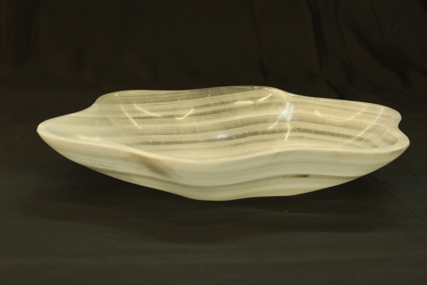 White Cirrus Onyx Centerpiece