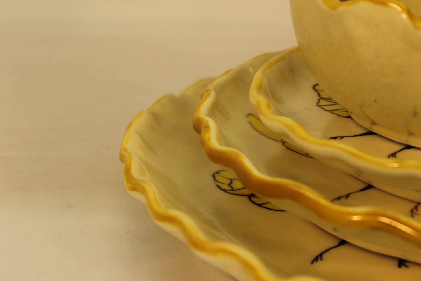 30pc Bumblebee & Flowers Handmade Ceramic Dinnerware Set (For 6 People)