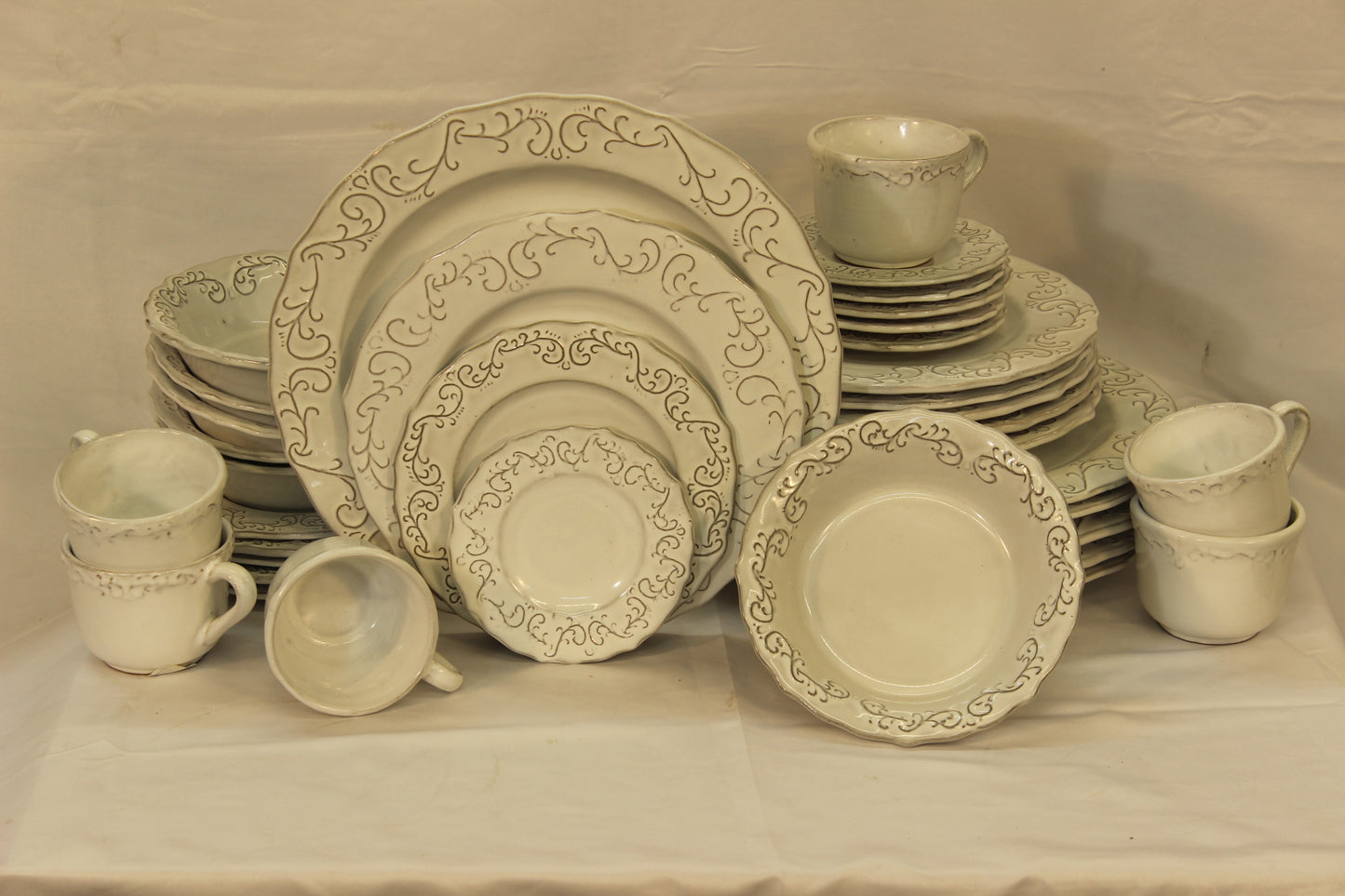36 pc Florencia Traditional Ceramic Dinnerware Set (For 6 People)