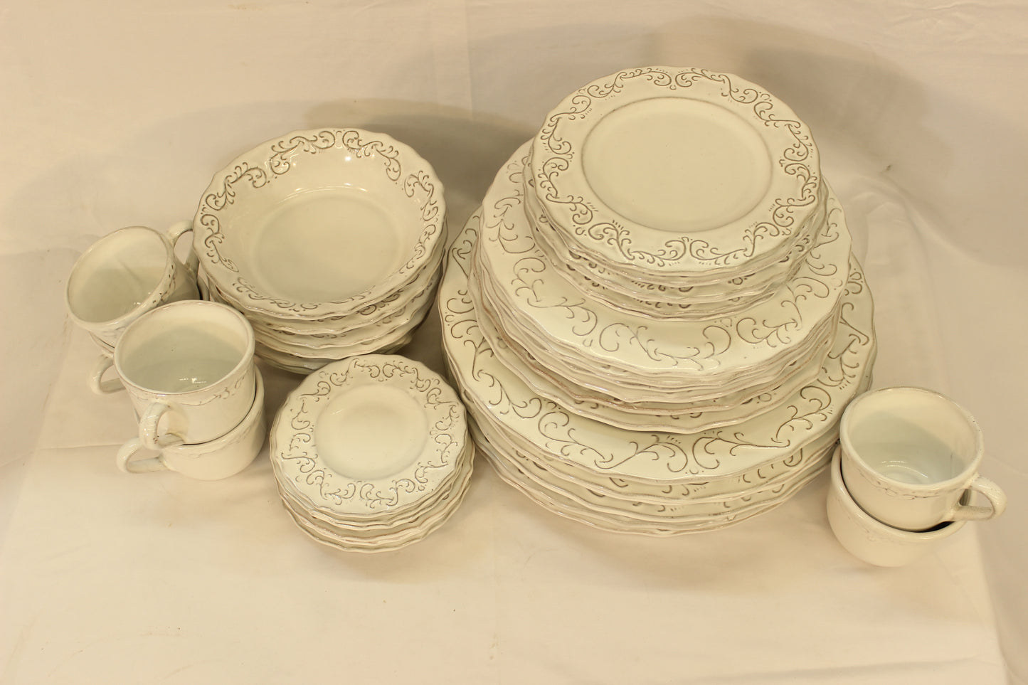 36 pc Florencia Traditional Ceramic Dinnerware Set (For 6 People)